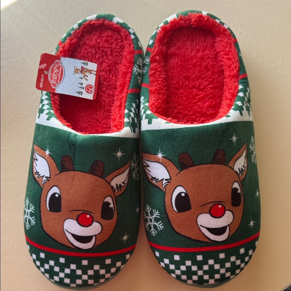 Cozy Reindeer Women's Slippers - Green and Red